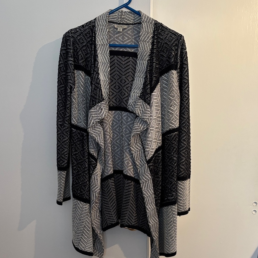 Lucky Brand Black and White Geometric Open-Front Cardigan